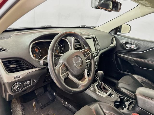 Used 2017 Red Jeep Trailhawk image 9