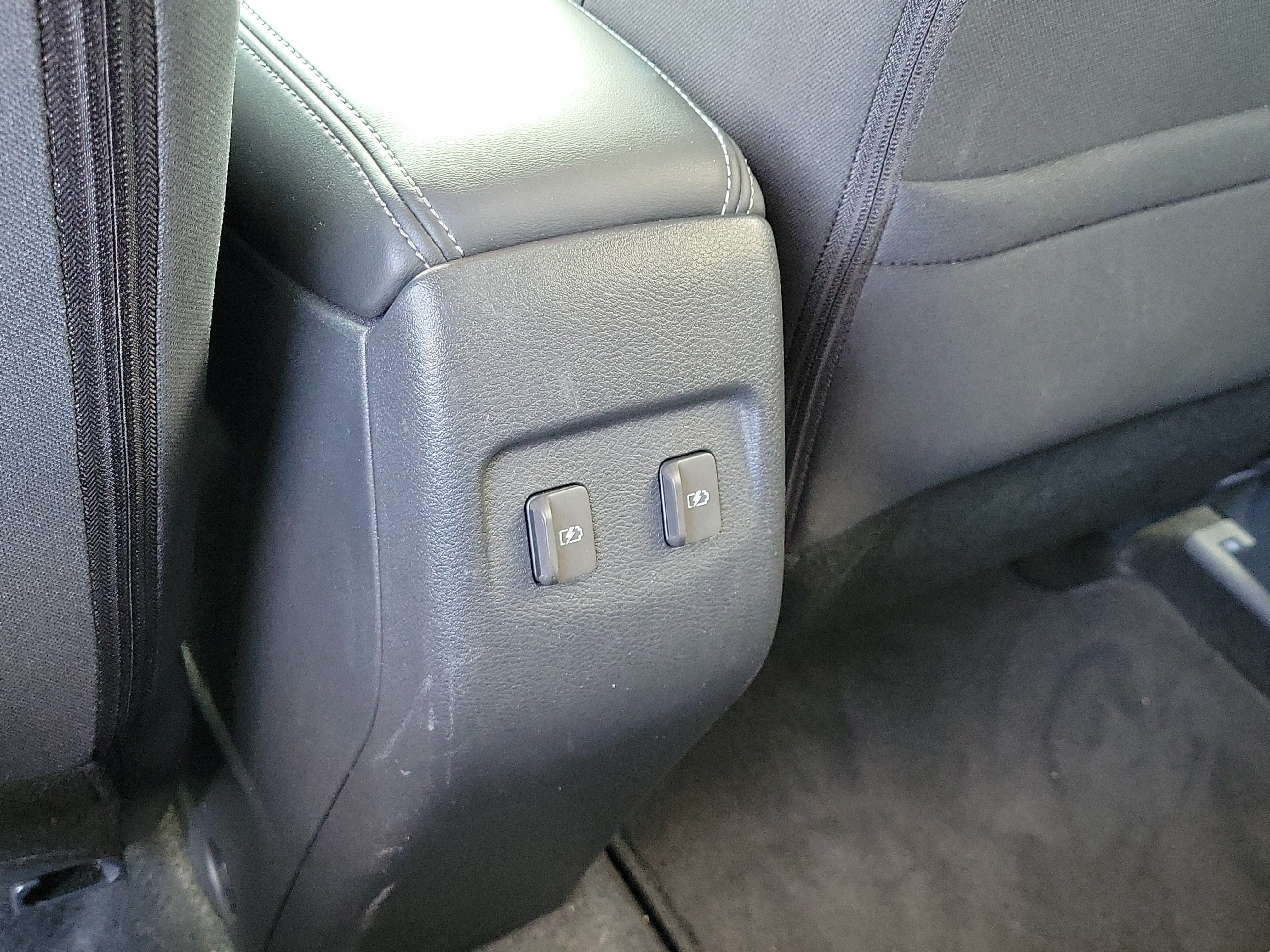 Used 2024 Aspen White Tricoat/Super Black Nissan SV image 14