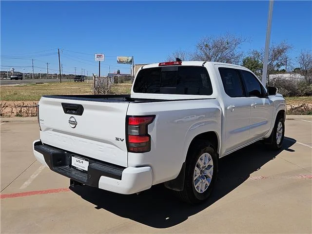 Used 2024 White Nissan SV (A9) 4x2 Crew Cab 5 ft. box 126 in. WB image 4
