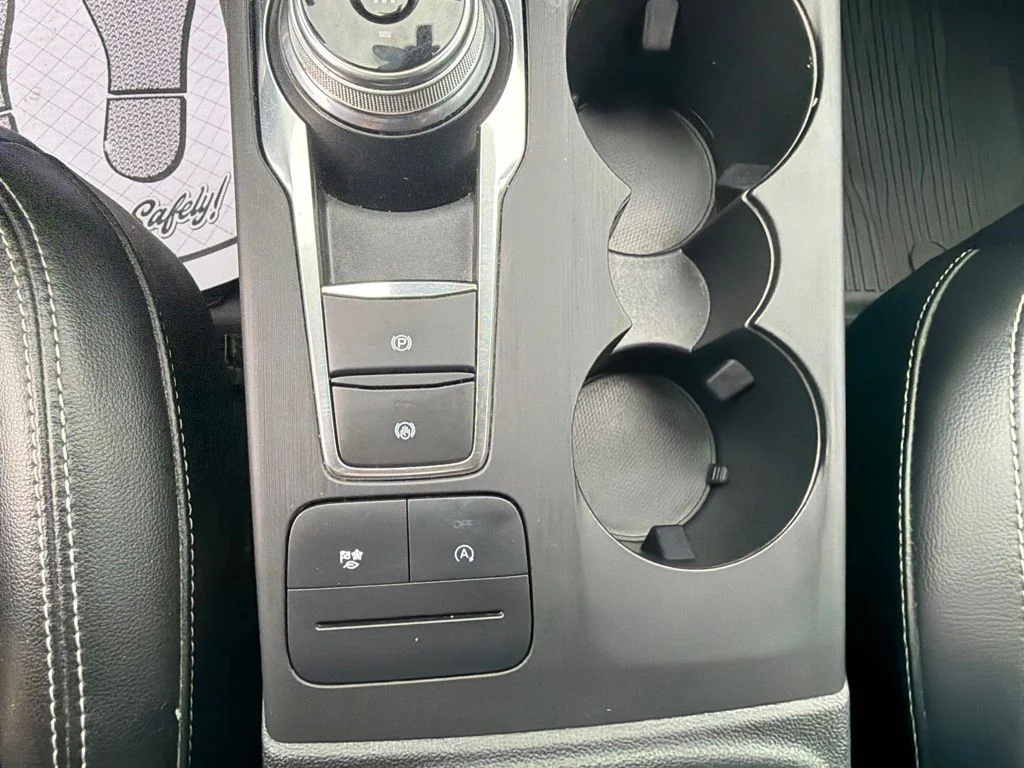 Used 2020 White Ford SEL image 25