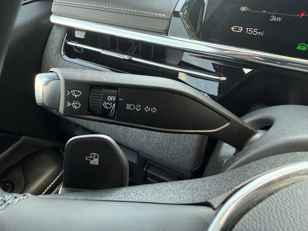 Used 2026 Summit White GMC Elevation Extended Range image 21