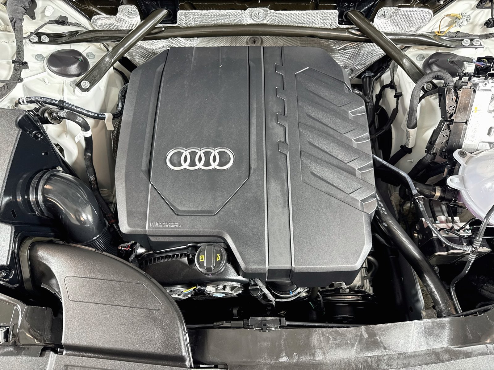 Used 2025 Glacier White Audi S line Premium image 29