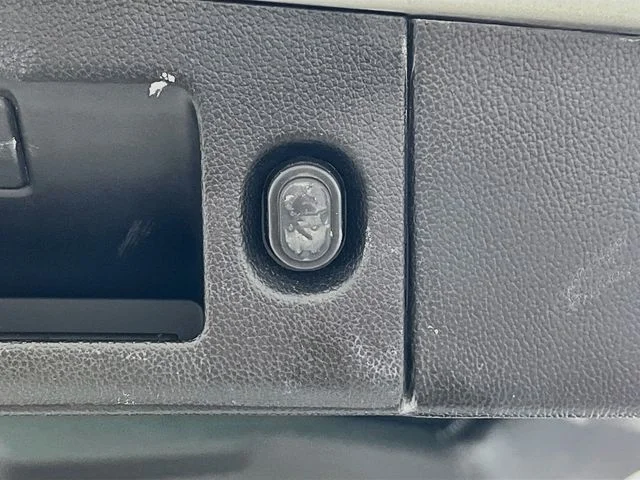 Used 2019 Silver GMC Denali image 29