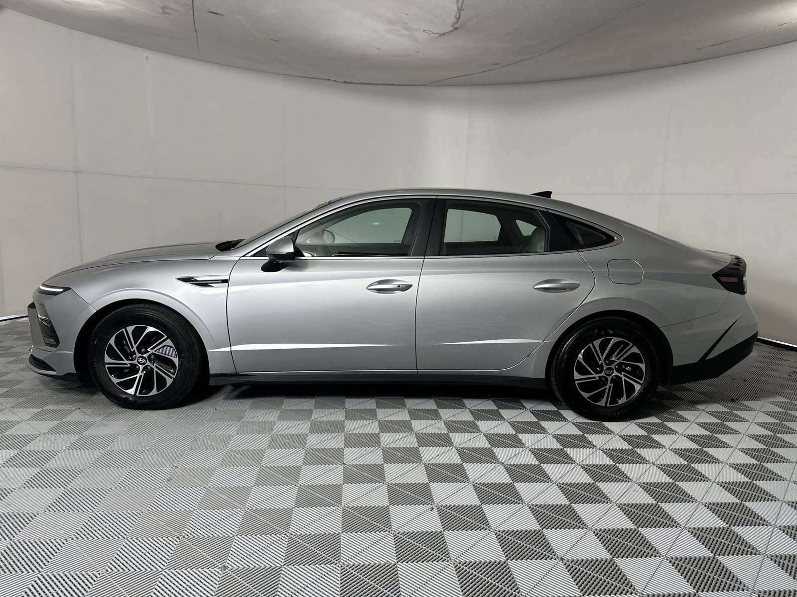 Used 2026 Silver Hyundai Blue image 5