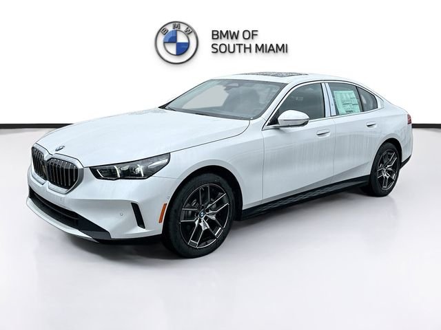 New 2026 White BMW 530i image 3