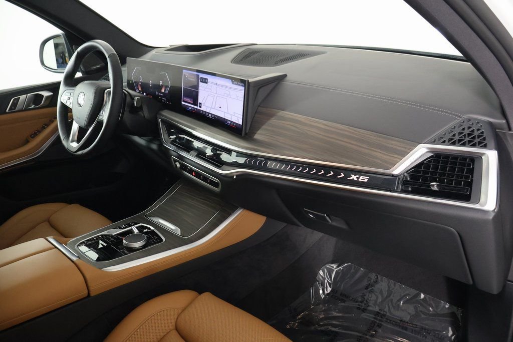 Certified Used 2026 Mineral White Metallic BMW sDrive40i image 9