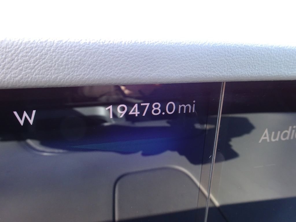 Used 2024 Blue Lincoln Premiere image 21