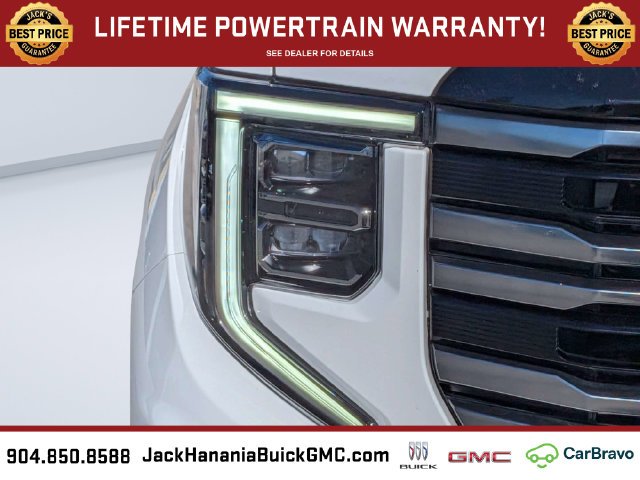 Used 2025 White GMC AT4 image 9