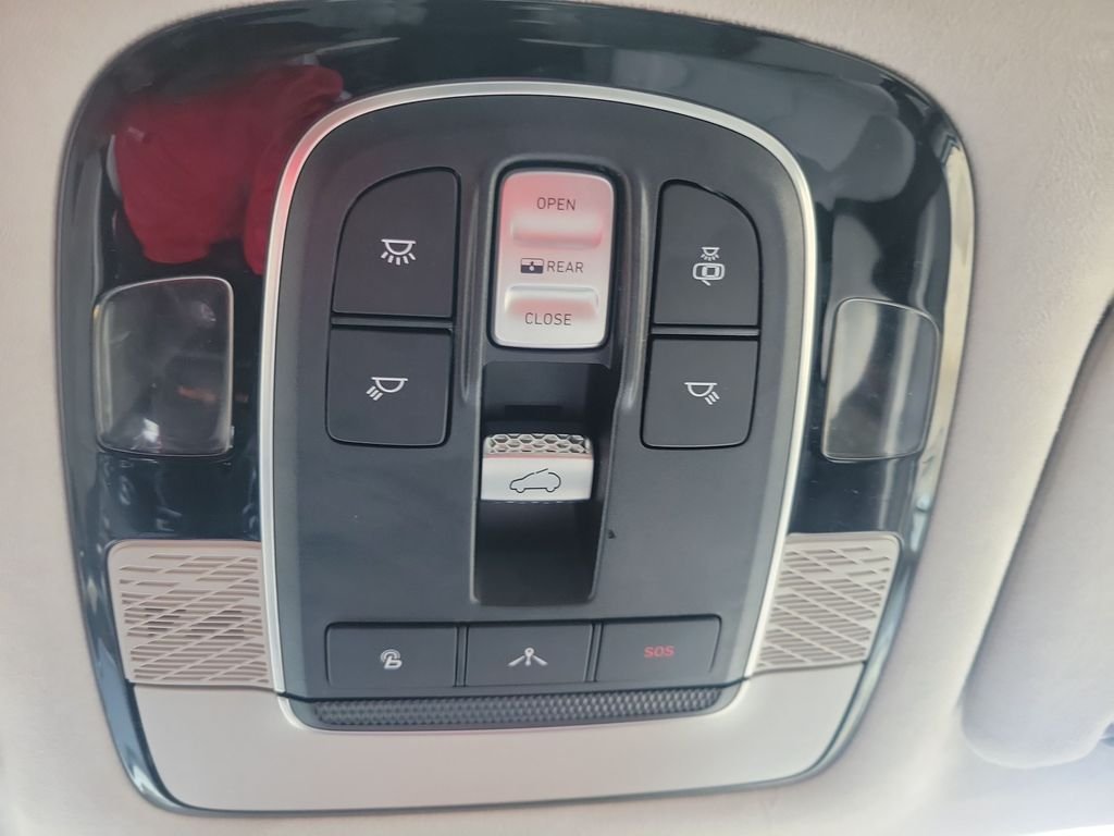 Used 2021 White Hyundai Calligraphy image 28