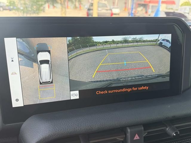 Used 2025  Toyota Base image 24