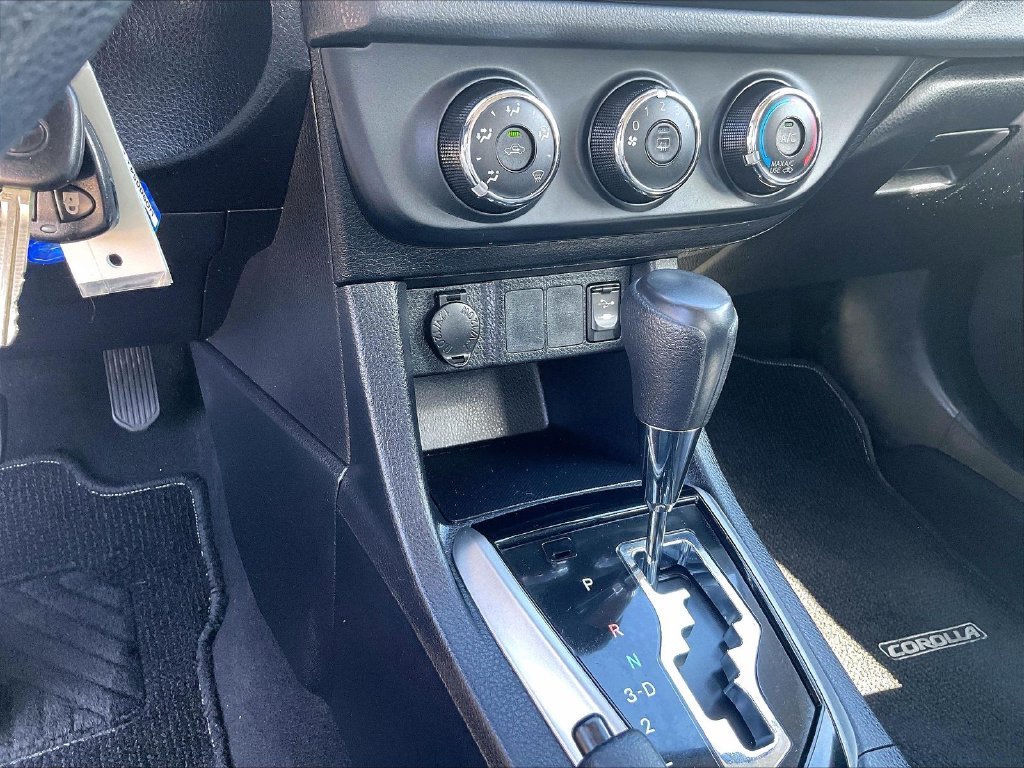 Used 2015 Silver Toyota L image 26