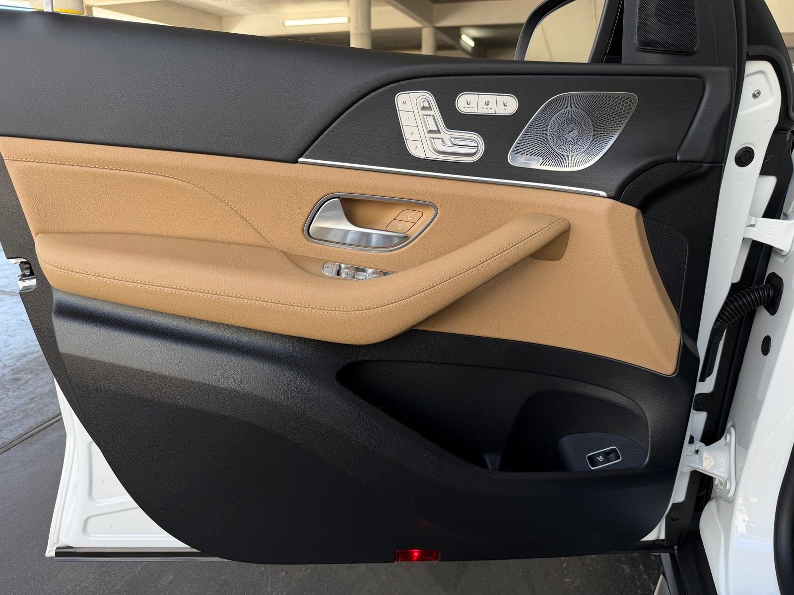 New 2026 MANUFAKTUR Moonlight White Metallic Mercedes-Benz GLS 450 image 19