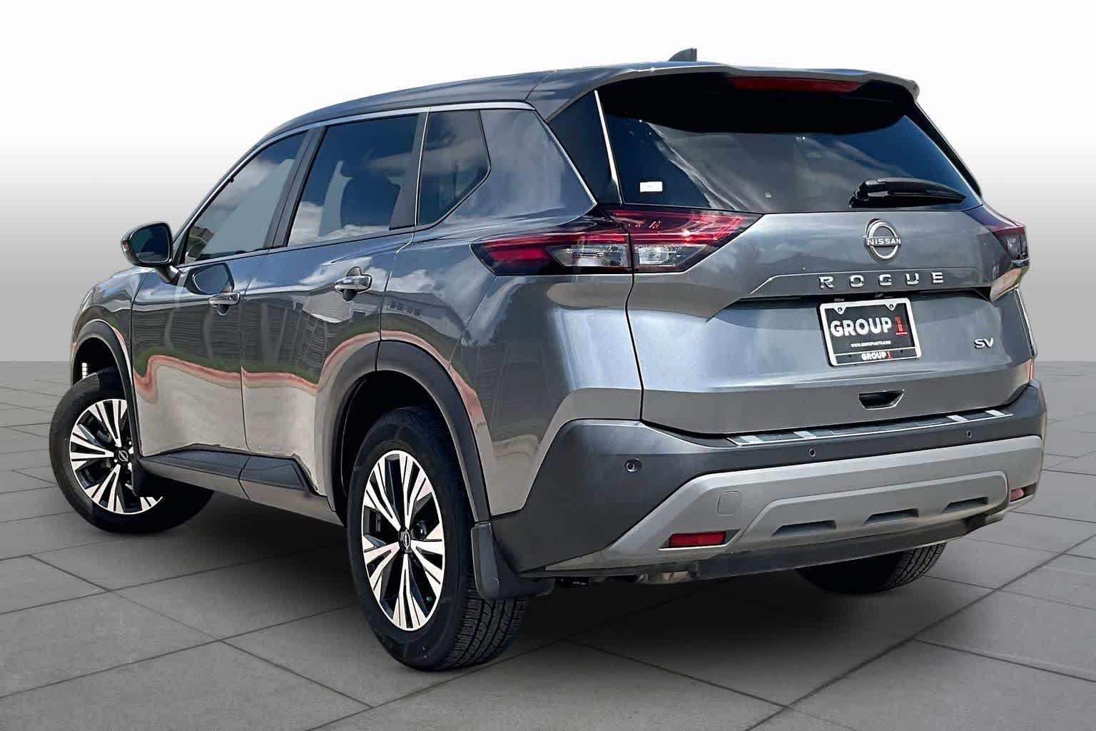 Certified Used 2022 Gun Metallic Nissan SV image 12