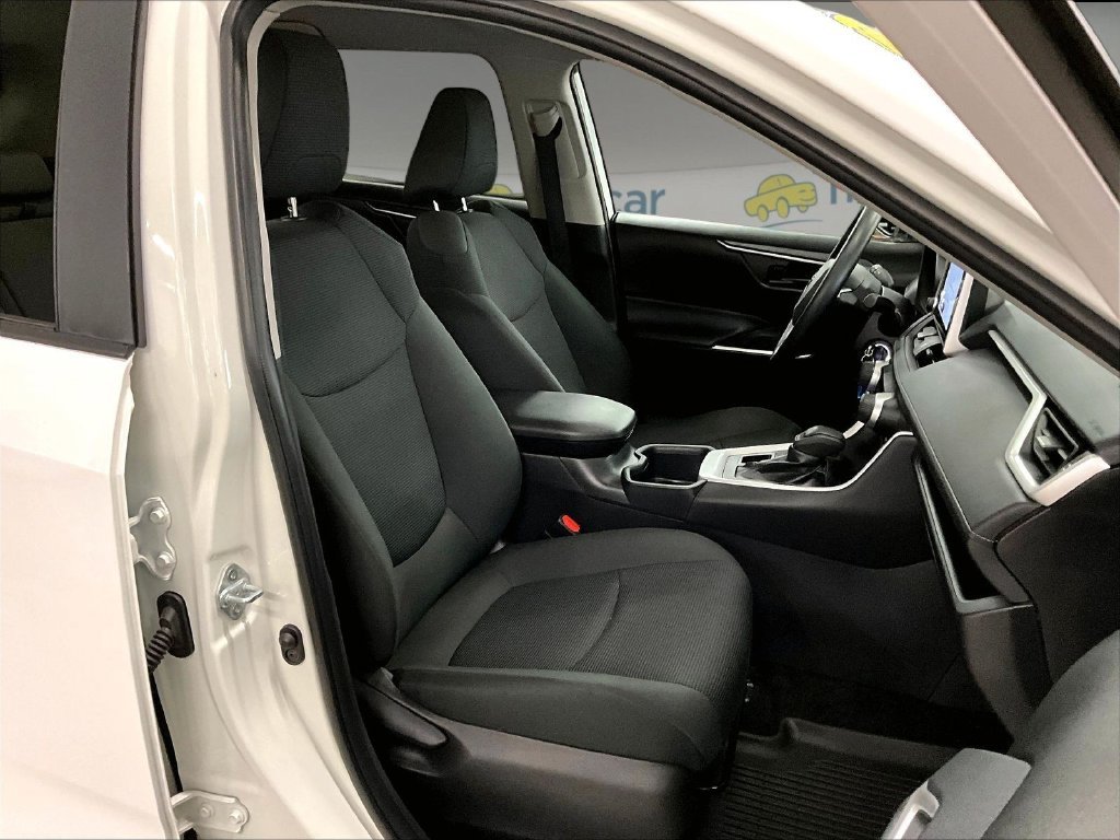 Used 2025 Ice Toyota LE image 11