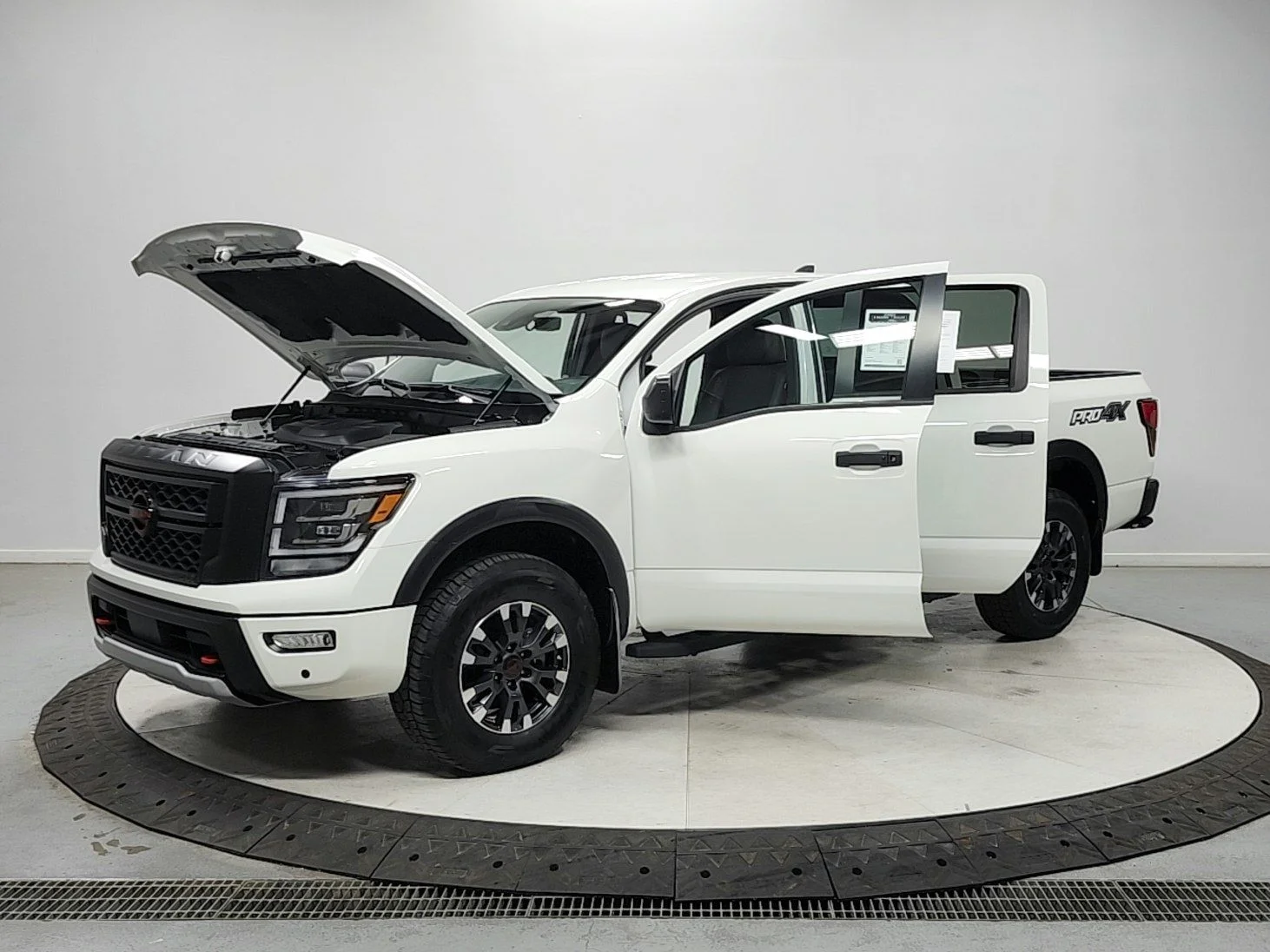 Used 2023 White Nissan PRO-4X image 11