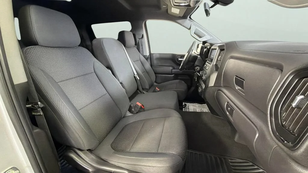 Used 2022 Silver Ice Metallic Chevrolet Custom image 36