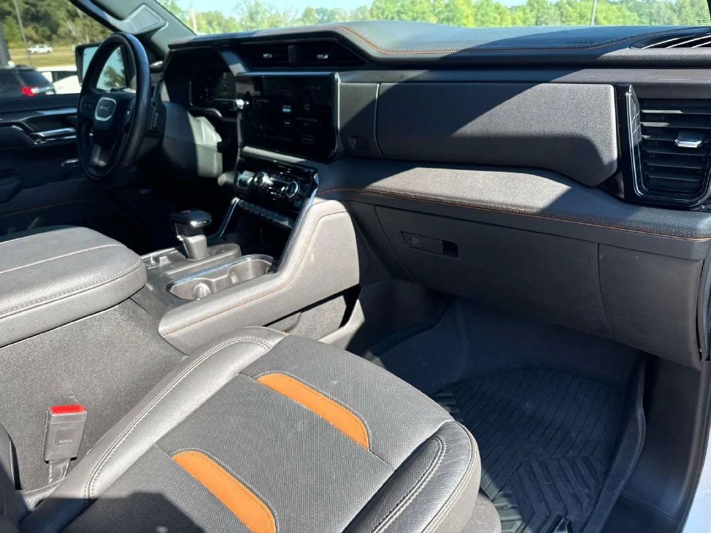 Used 2024 White GMC AT4 image 16