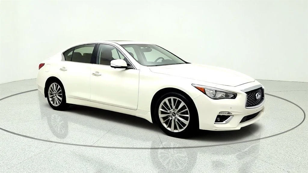 Used 2023 Pure White INFINITI LUXE AWD image 3