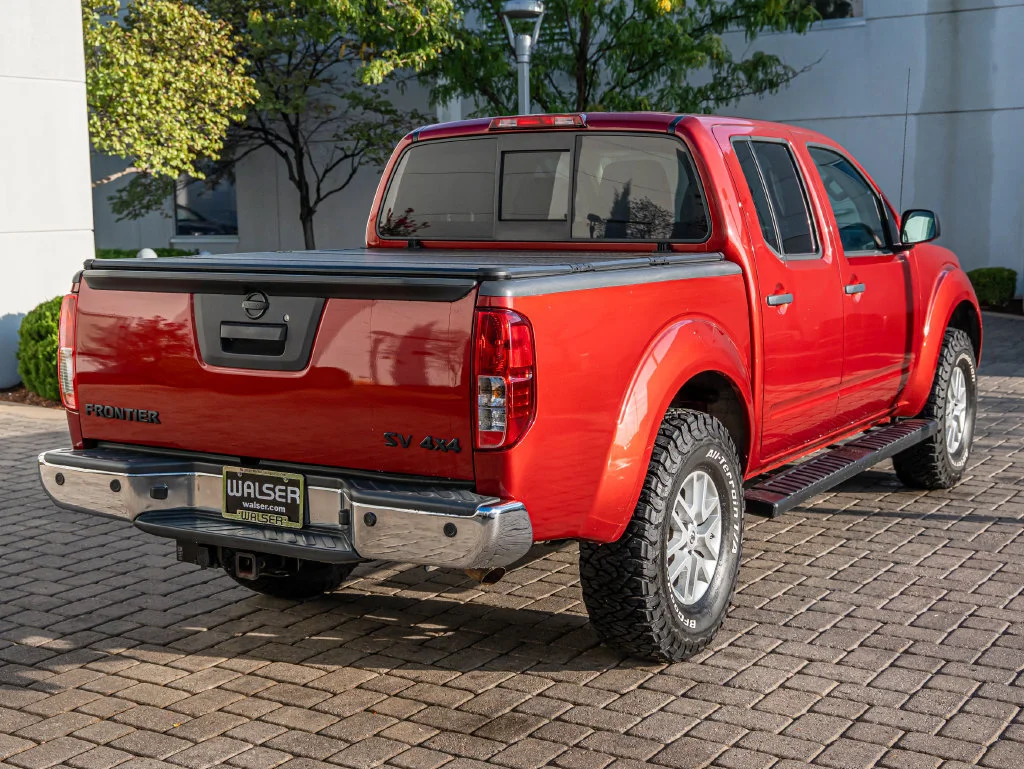 Used 2018 Lava Red Nissan SV image 10