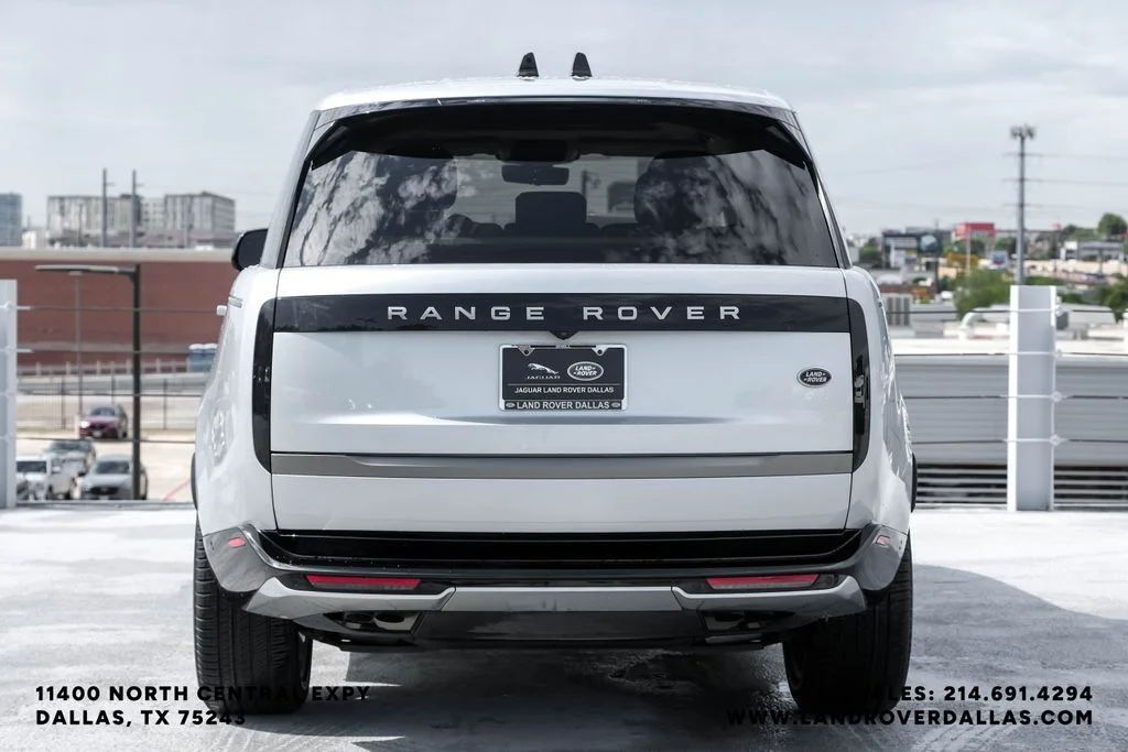 Used 2023 Silver Land Rover SE image 8