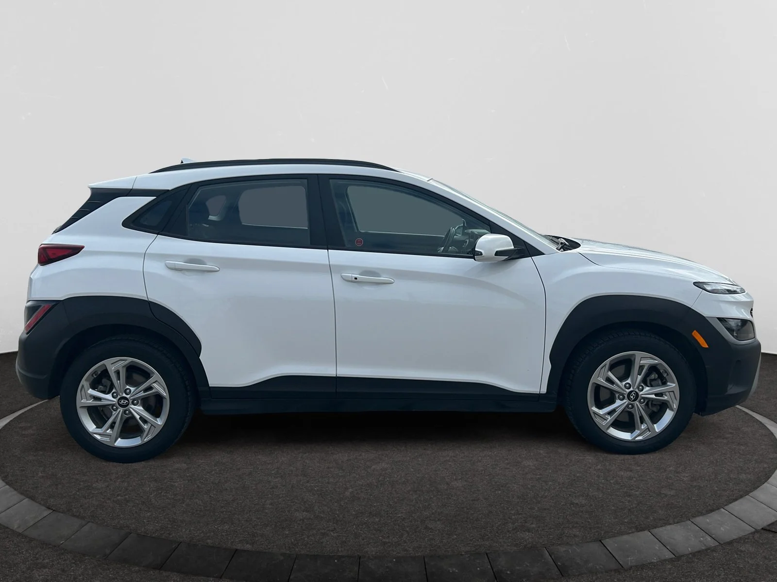 Used 2022 White Hyundai Preferred AWD image 6