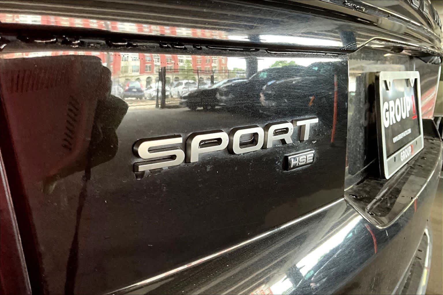 Used 2022 Santorini Black Metallic Land Rover HSE Silver Edition image 9