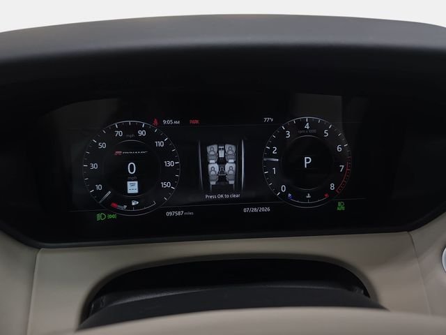 Used 2018 Fuji White Land Rover SE R-Dynamic image 19