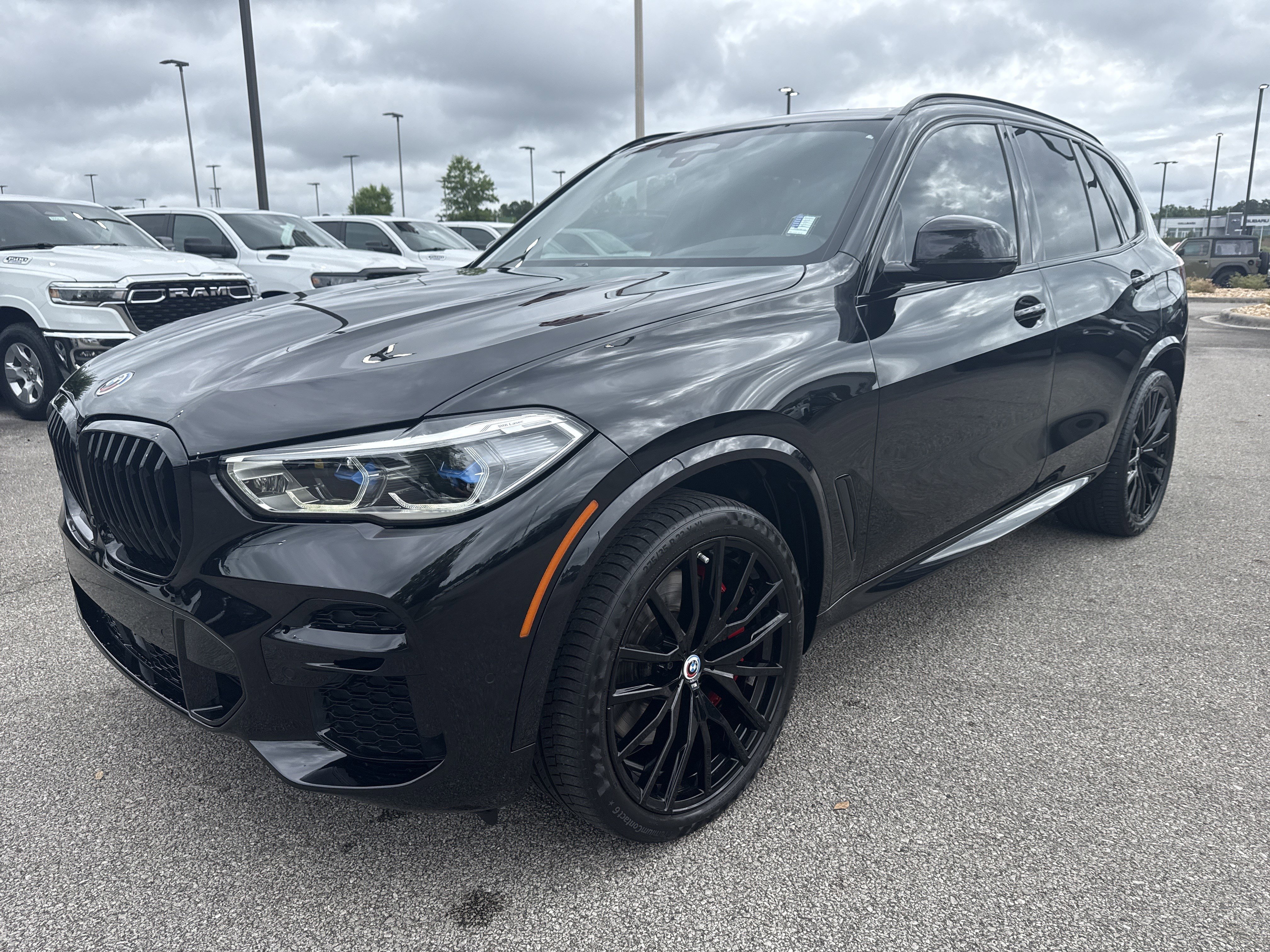 Used 2023 Black Sapphire Metallic BMW M50i image 3