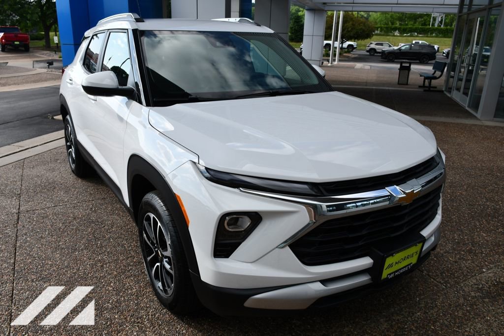 New 2026 Summit White Chevrolet LT image 11