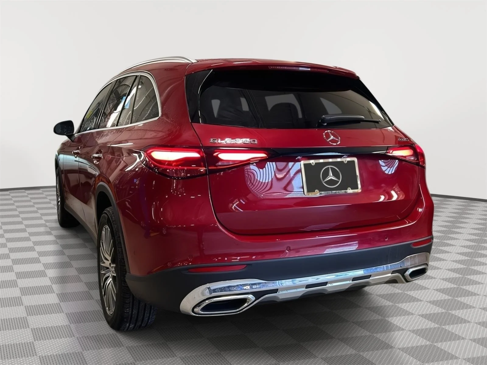 New 2026 MANUFAKTUR Patagonia Red Metallic Mercedes-Benz GLC 300 image 6