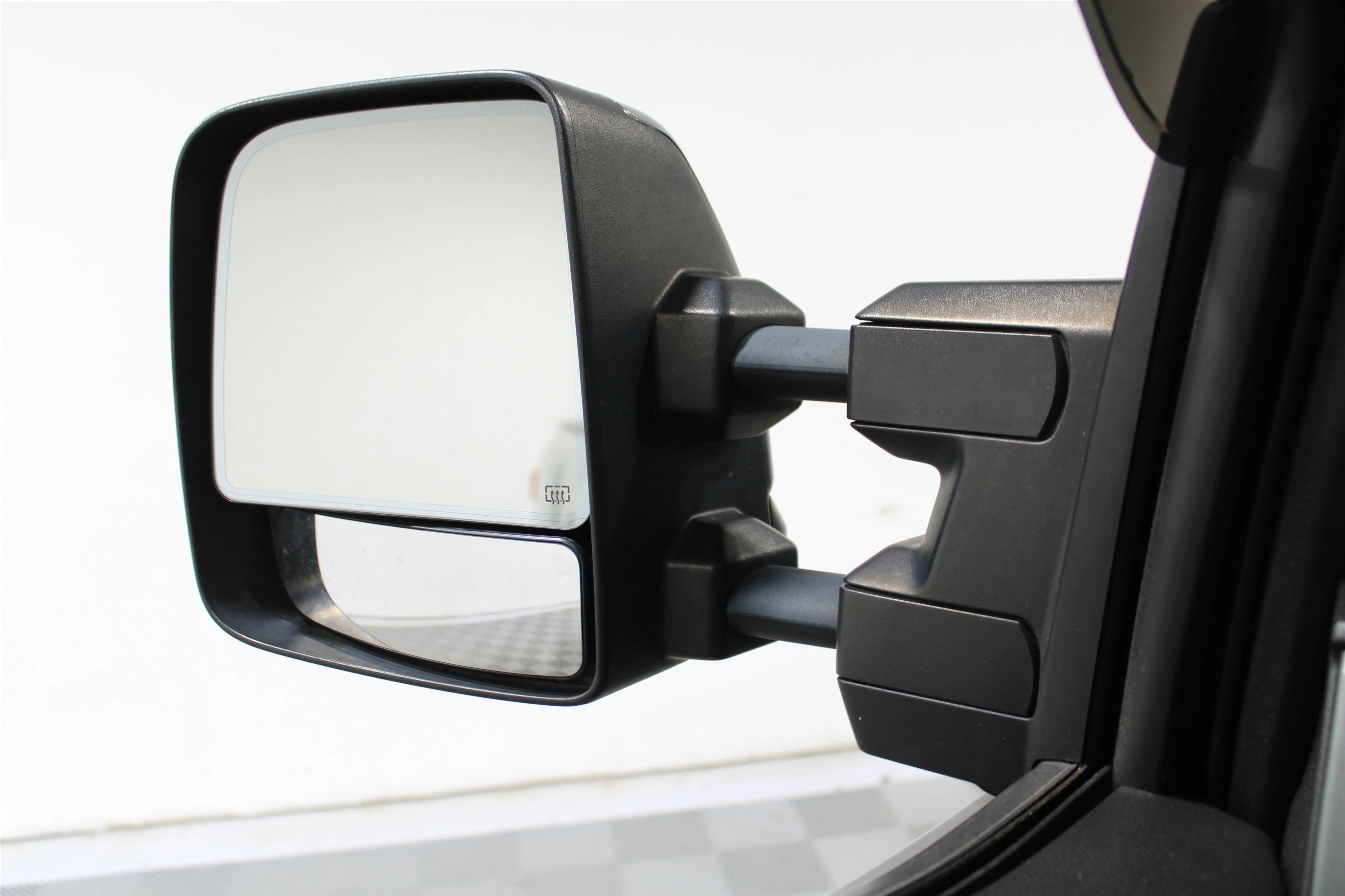 Used 2016 Magnetic Black Nissan Platinum Reserve image 16