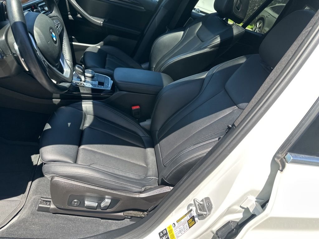 Used 2023 White BMW xDrive30i image 10