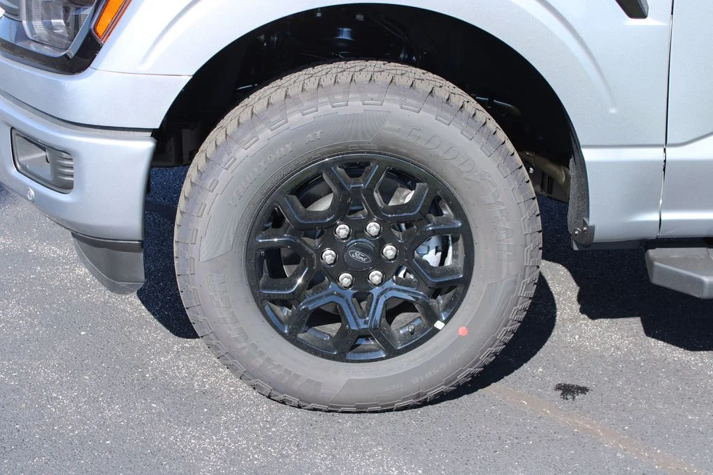 New 2026 Iconic Silver Metallic Ford XLT image 5