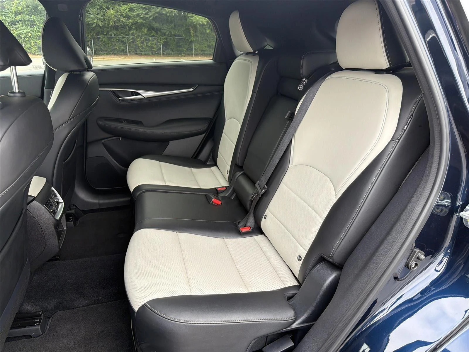 Certified Used 2025 Hermosa Blue INFINITI LUXE image 27