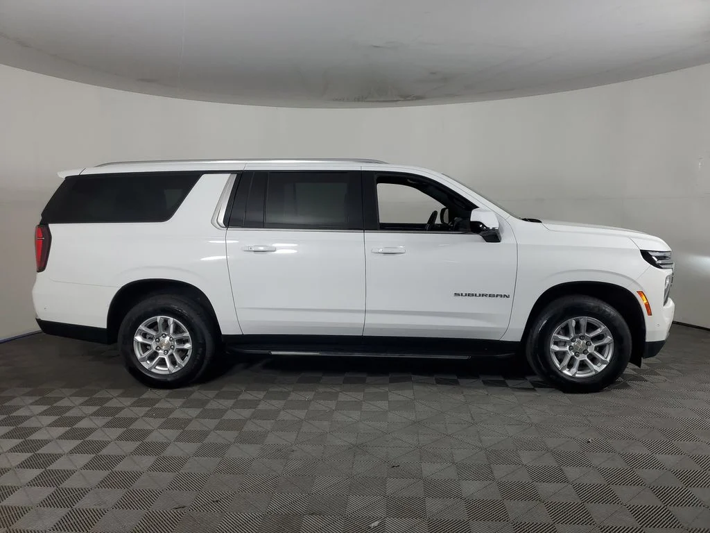 Used 2025 White Chevrolet LT image 3
