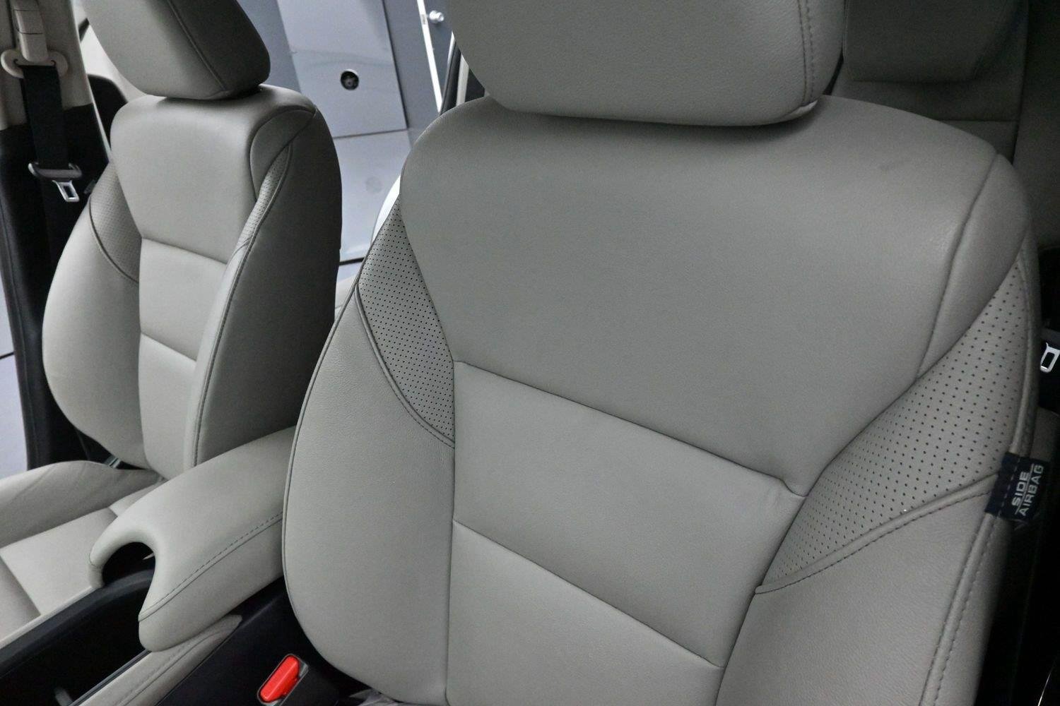 Used 2018 White Orchid Pearl Honda EX-L Navi image 13