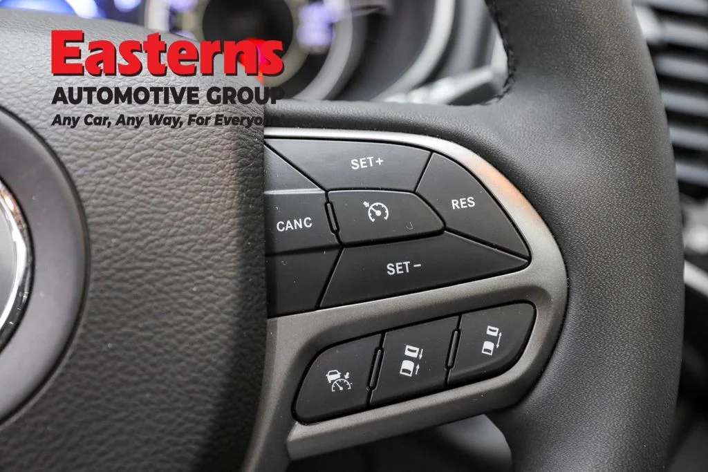 Used 2022 Gray Jeep Limited image 16
