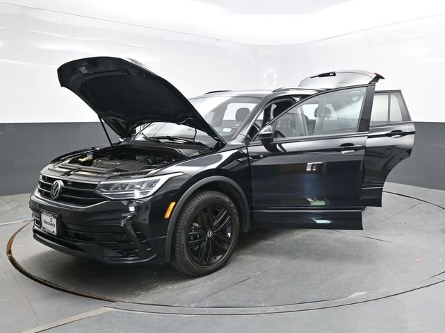 Used 2022 Black Volkswagen 2.0T SE R-Line Black image 35