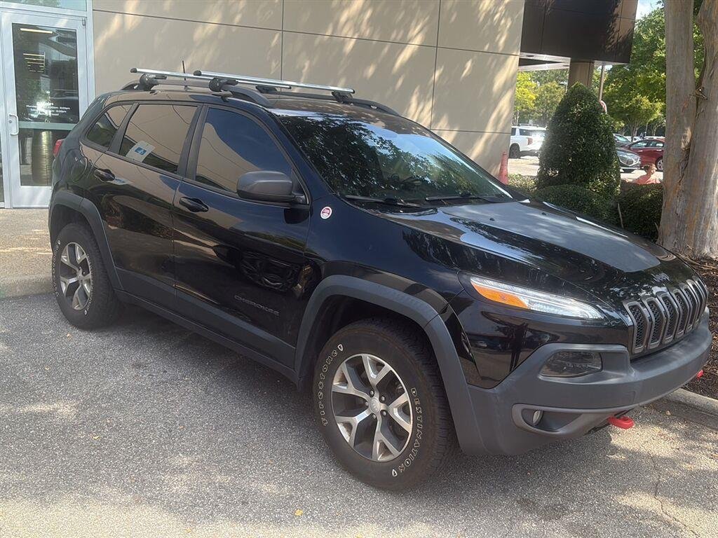 Used 2017 Diamond Black Crystal Pearlcoat Jeep Trailhawk image 5