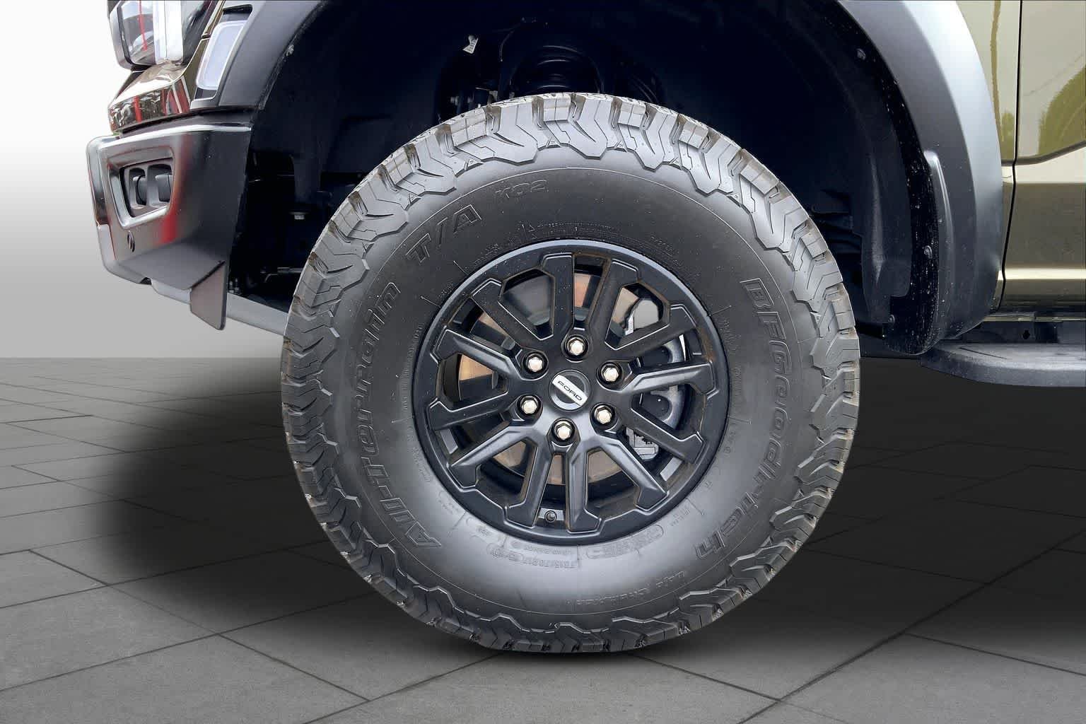 Used 2024 Shelter Green Ford Raptor image 11