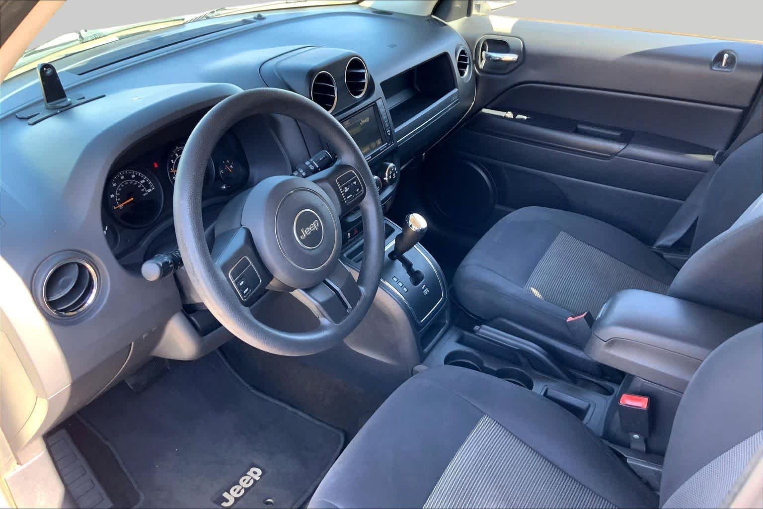 Used 2016 Bright White Clearcoat Jeep Sport image 18