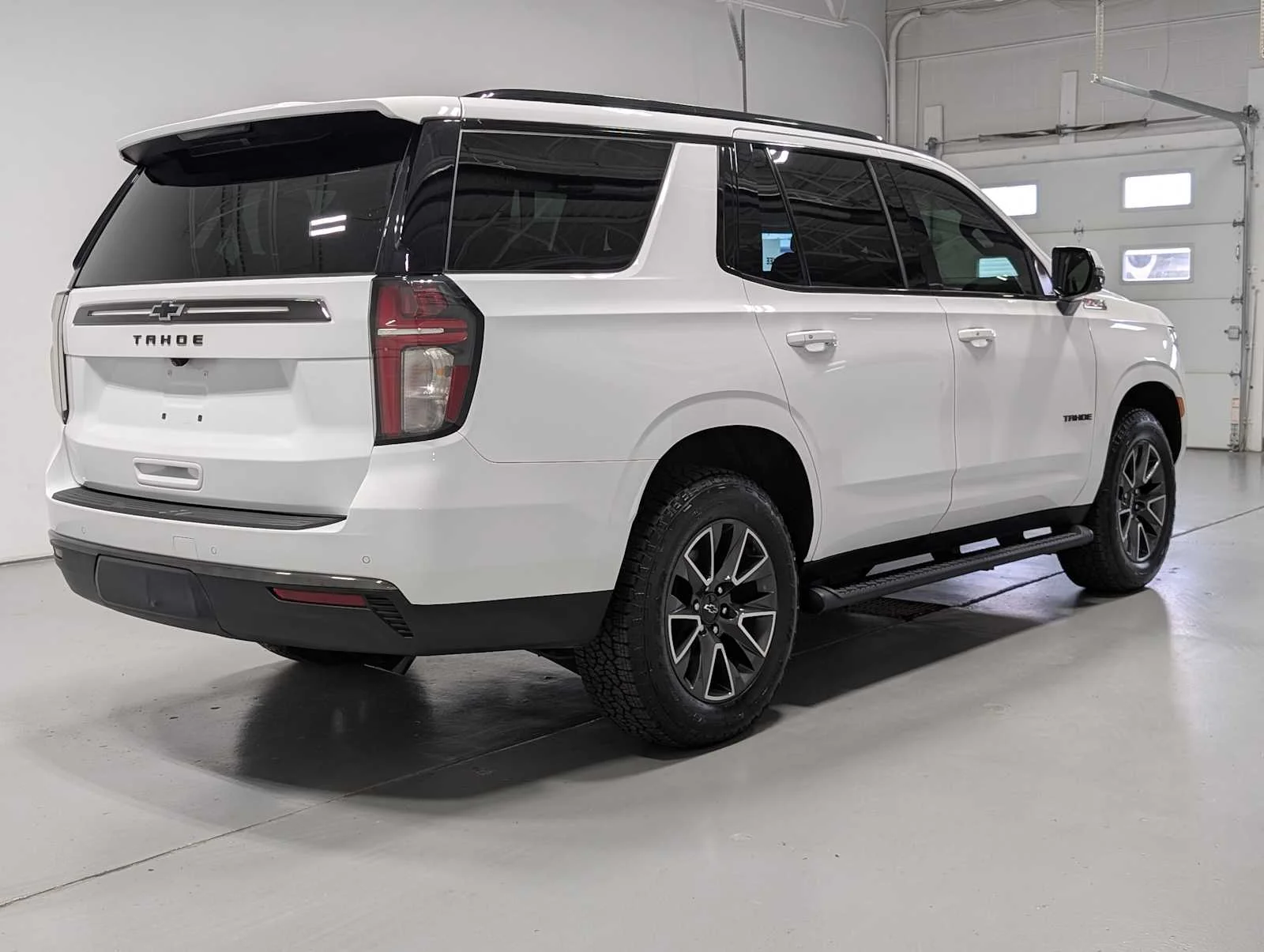 Used 2022 Summit White Chevrolet Z71 image 8