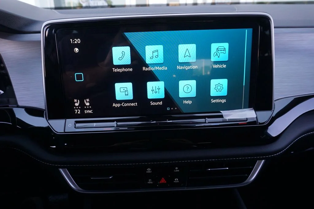 New 2026 Green Volkswagen 2.0T SE w/Technology image 14