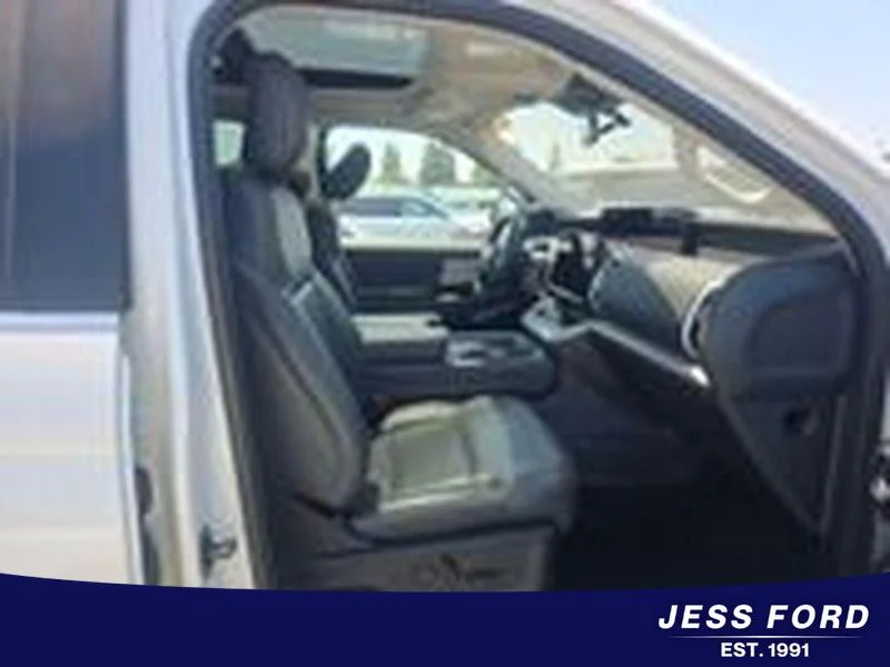 Used 2025 Oxford White Ford Active image 6