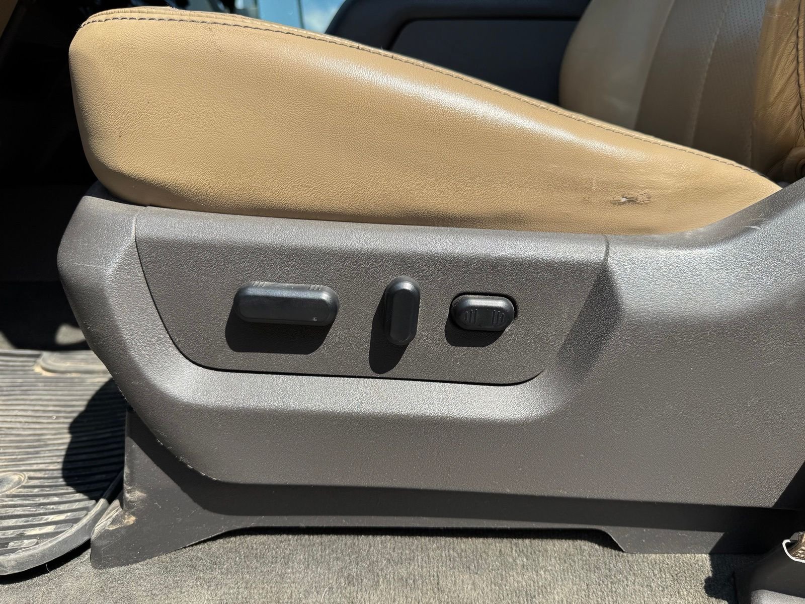Used 2011  Ford Lariat image 8