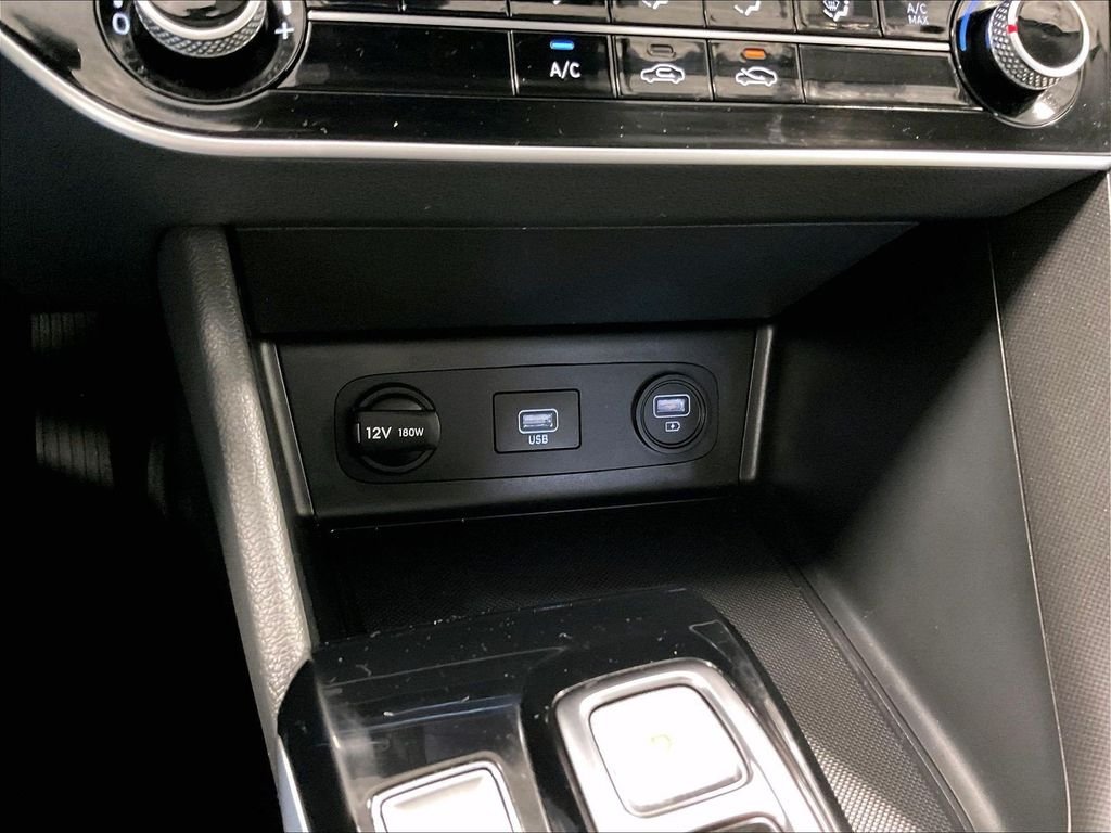 Used 2023 Silver Hyundai SE image 26