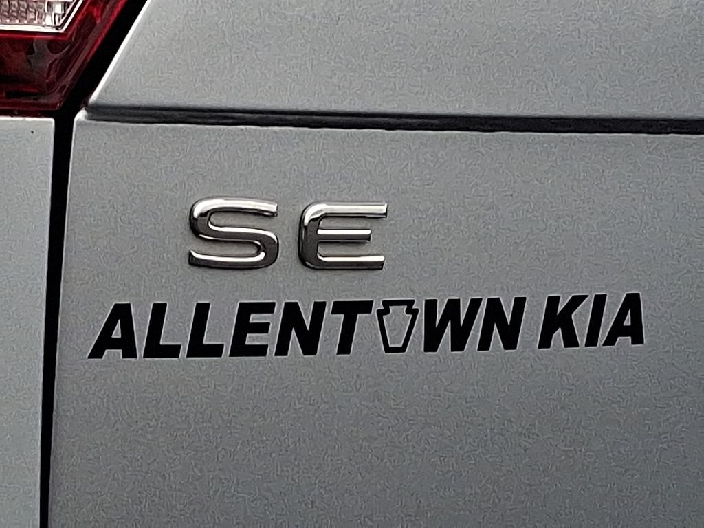 Used 2022  Volkswagen 2.0T SE image 28