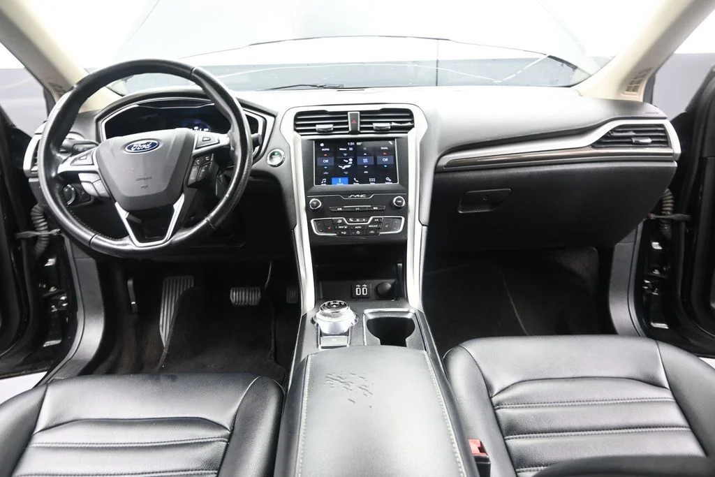 Used 2019 Black Ford SEL image 32