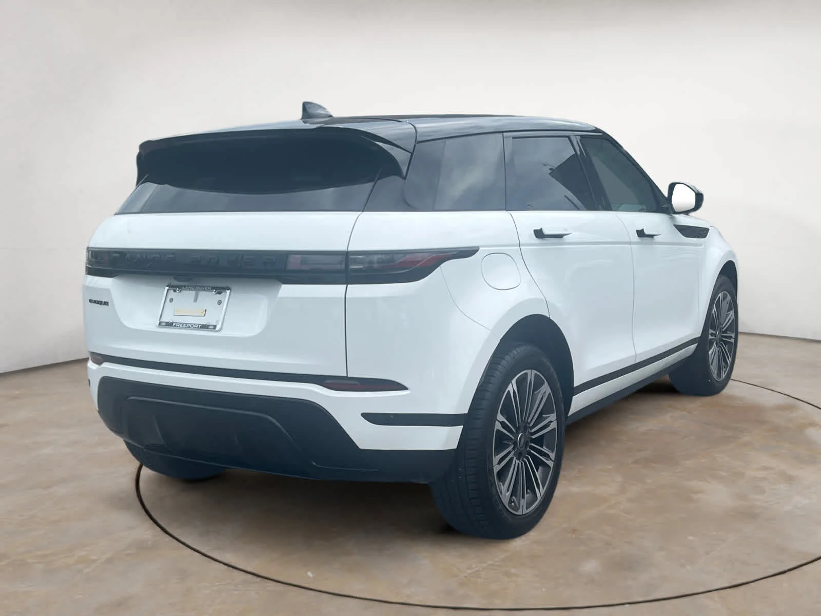 Certified Used 2025 Fuji White Land Rover Core S image 5