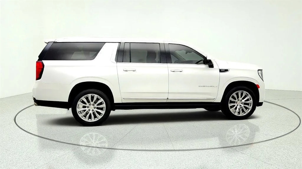 Used 2023 White Frost Tricoat GMC Denali 4WD w/ Panoramic Roof, 22